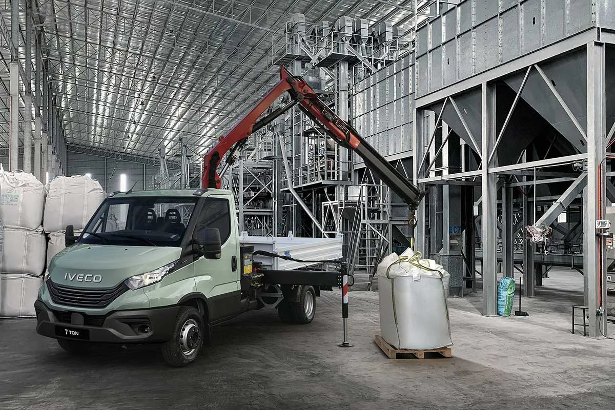 Бортові платформи з краном-маніпулятором на базі IVECO DAILY