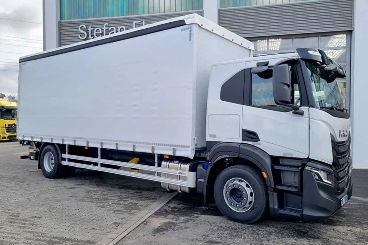 Бортові тентовані кузови на базі IVECO S-WAY / X-WAY / T-WAY