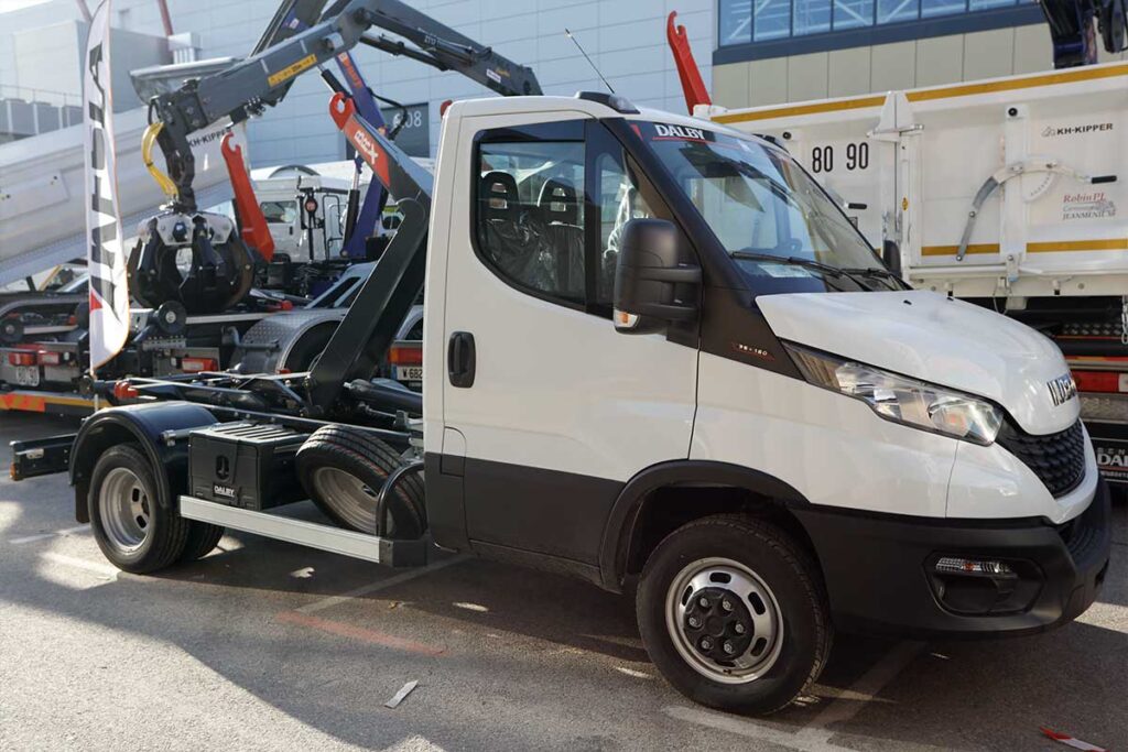 Гаковий навантажувач IVECO DAILY