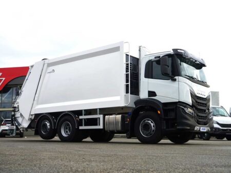 IVECO S-WAY AD280S43Y/PS ON: Сміттєвоз із заднім навантаженням для професійного використання