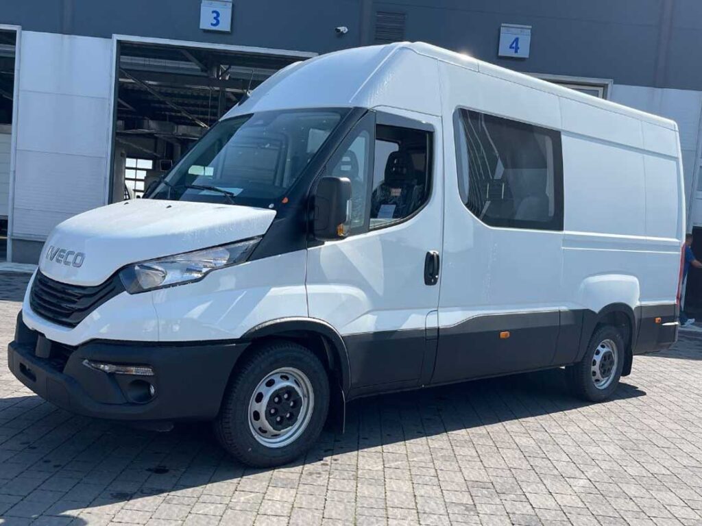IVECO Daily 35S16H3.0 CRV – вантажопасажирський фургон (5+1)