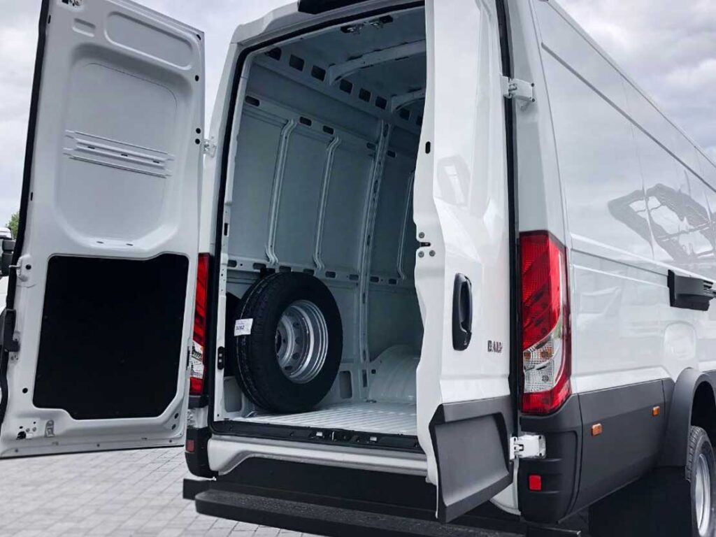 IVECO Daily 70C18H V – цільнометалевий фургон