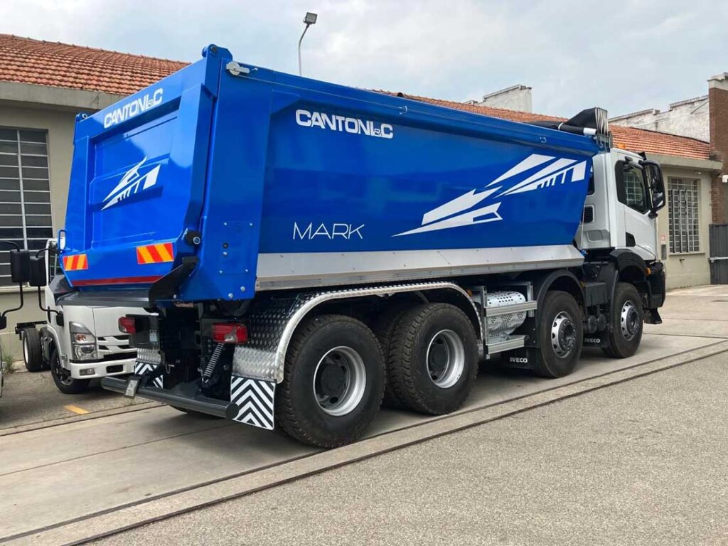 Самоскид на шасі IVECO T-Way AD410T43 H 8×4 з кузовом FV MARK II Cantoni 18 м³ (half-pipe)