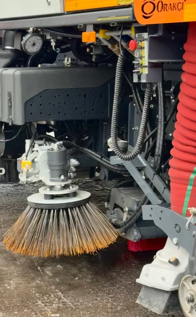 Підмітально-прибиральна машина на шасі IVECO Eurocargo ML120E22-E5 (4×2)