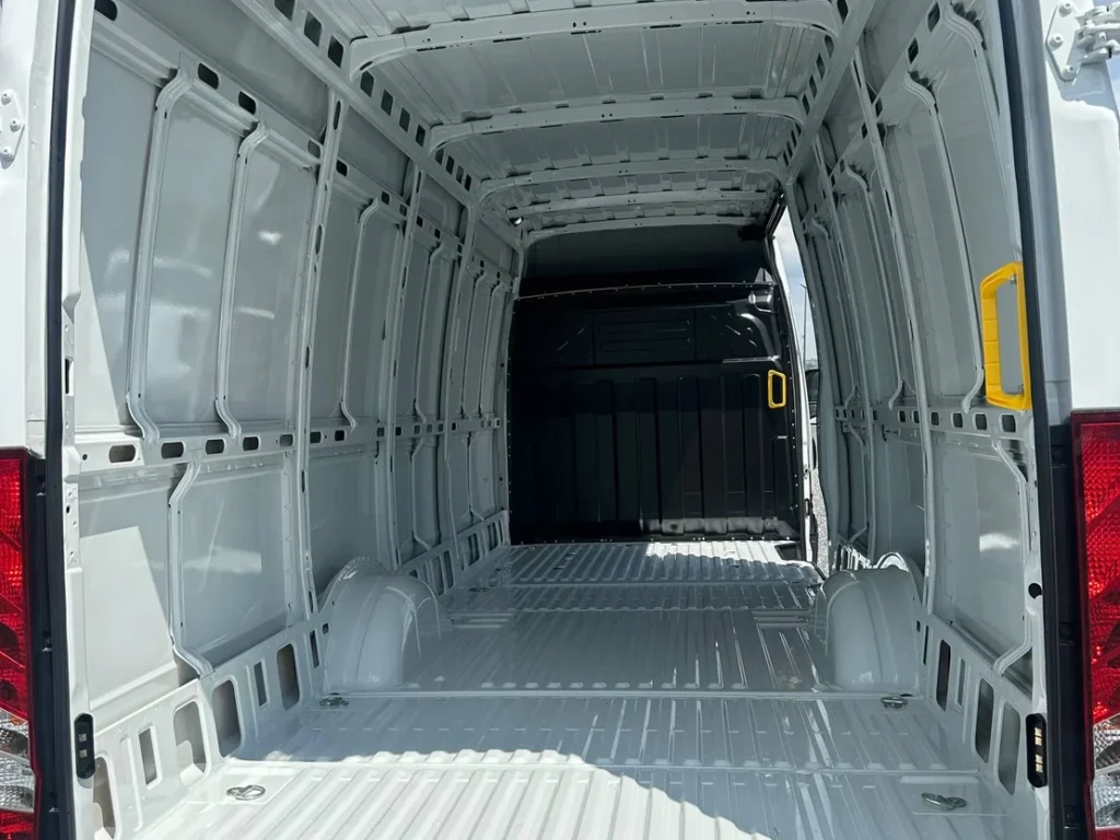 Iveco Daily 35S16H3.0A8 V цільнометалевий фургон 3,5 т, Дніпромотор – фото 2 Iveco Daily 35S16H3.0A8 V цільнометалевий фургон 3,5 т, Дніпромотор - фото 2