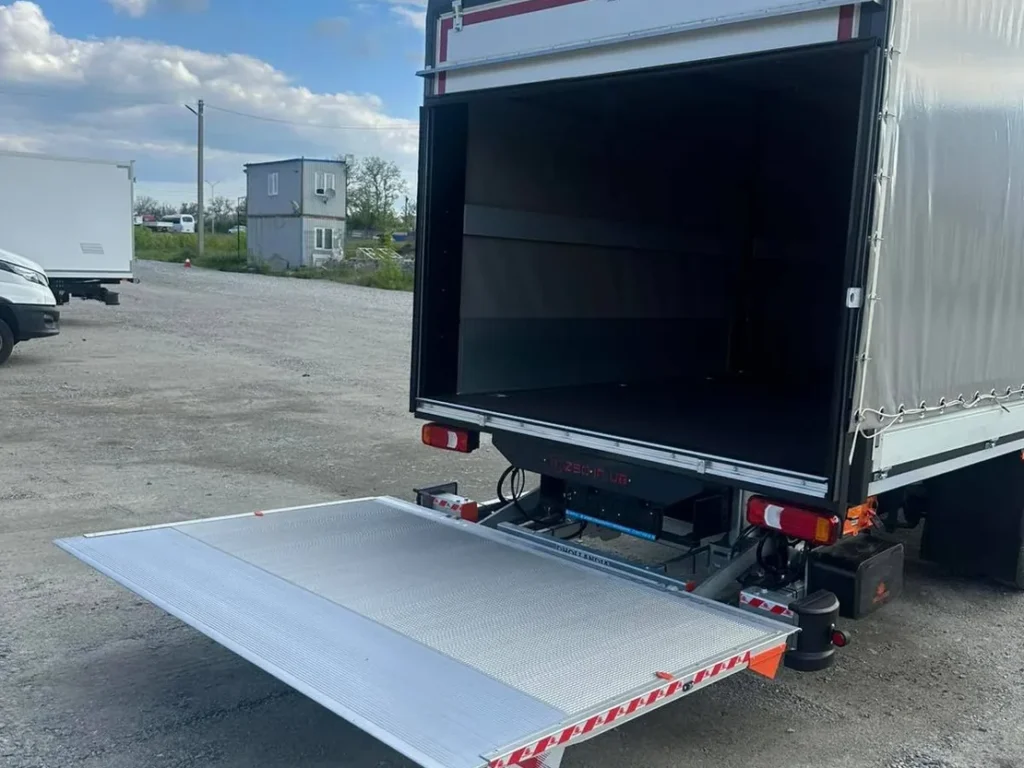 Iveco Daily 70C16H3.0 борт-тент з гідробортом 7,2 т, Дніпромотор - фото 2